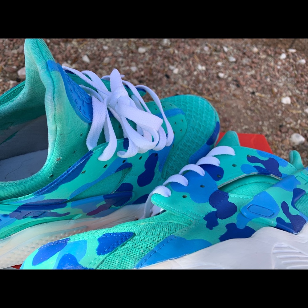 Size 10.5 - Picture 5 of 5